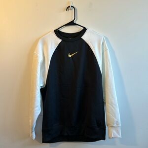 NWT Nike women’s black and white crewneck sweater